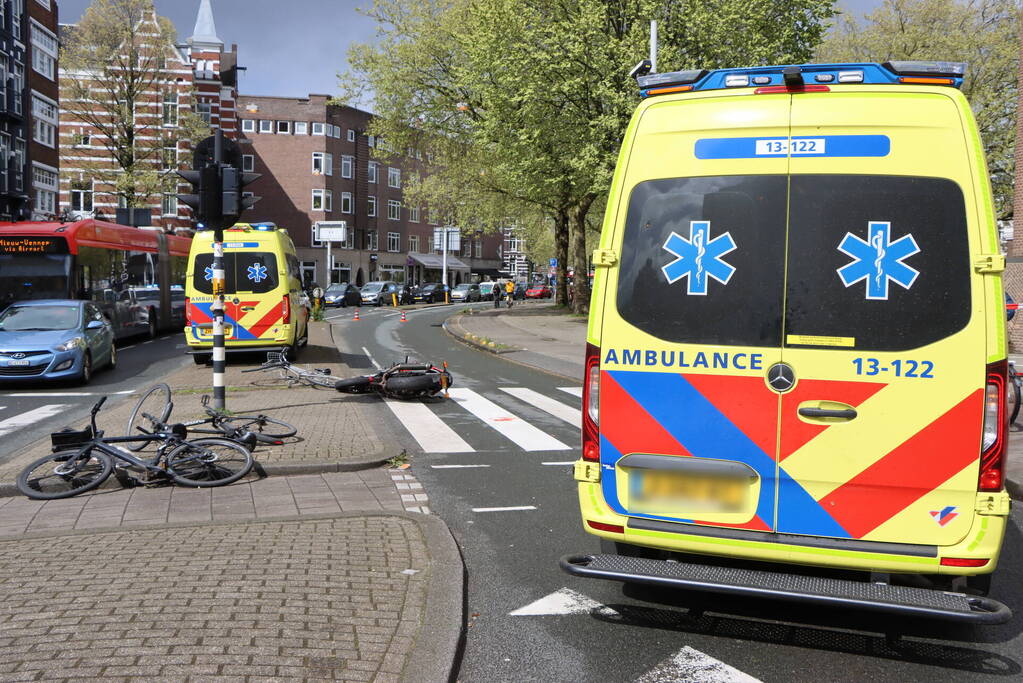 Fietser gewond bij harde botsing met motorrijder