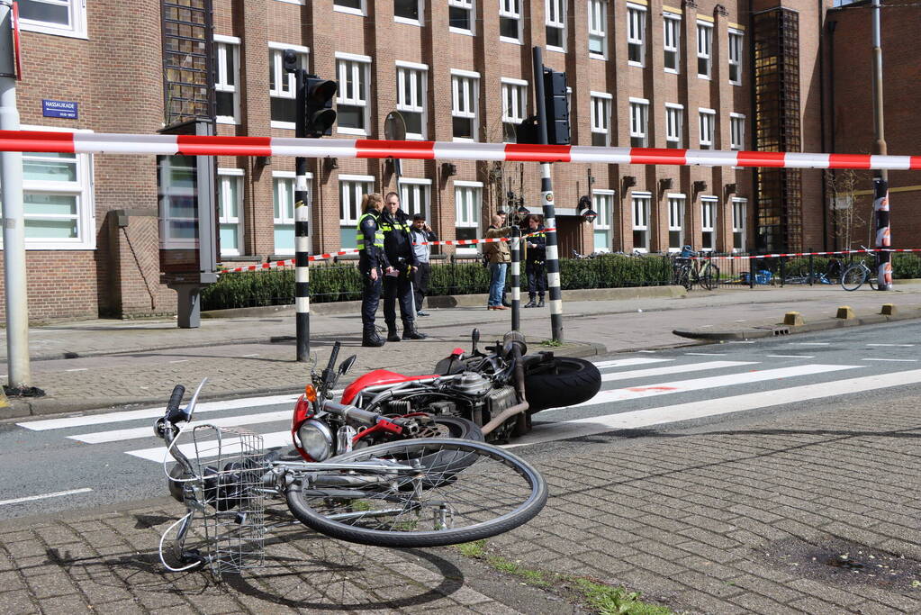 Fietser gewond bij harde botsing met motorrijder