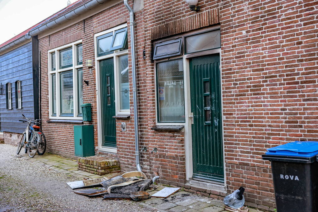 Woning onbewoonbaar door brand in keuken