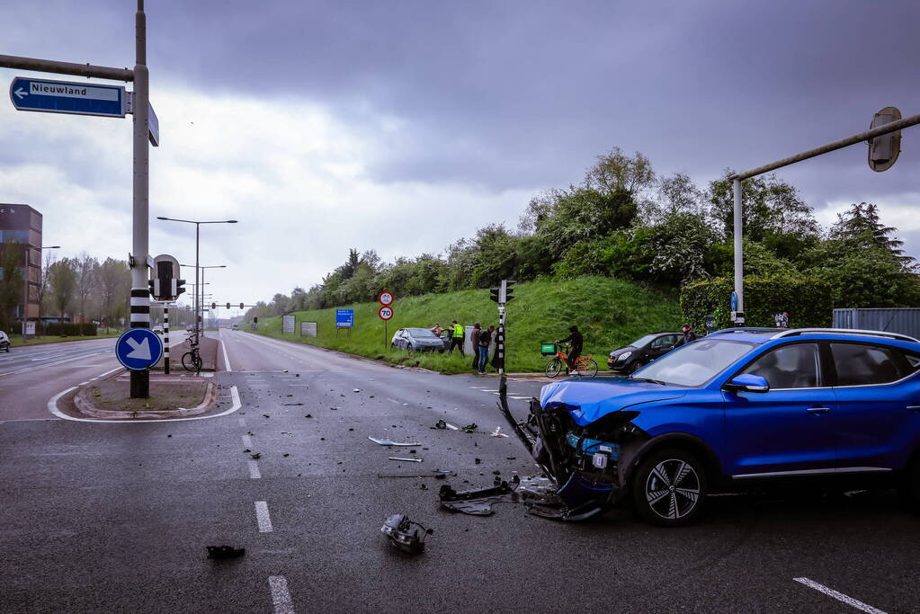 Flinke schade bij botsing op kruispunt