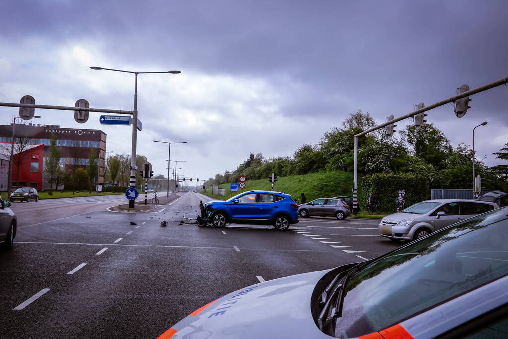 Flinke schade bij botsing op kruispunt