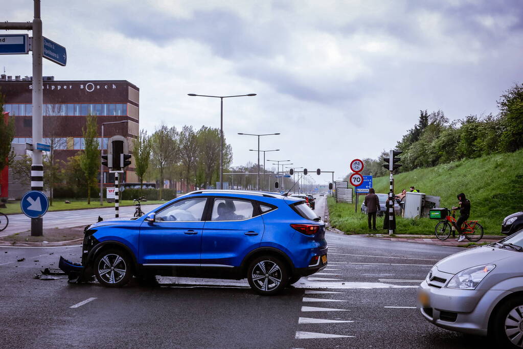 Flinke schade bij botsing op kruispunt