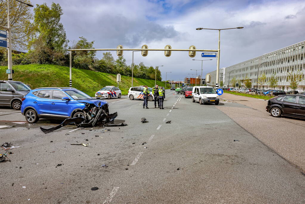 Flinke schade bij botsing op kruispunt