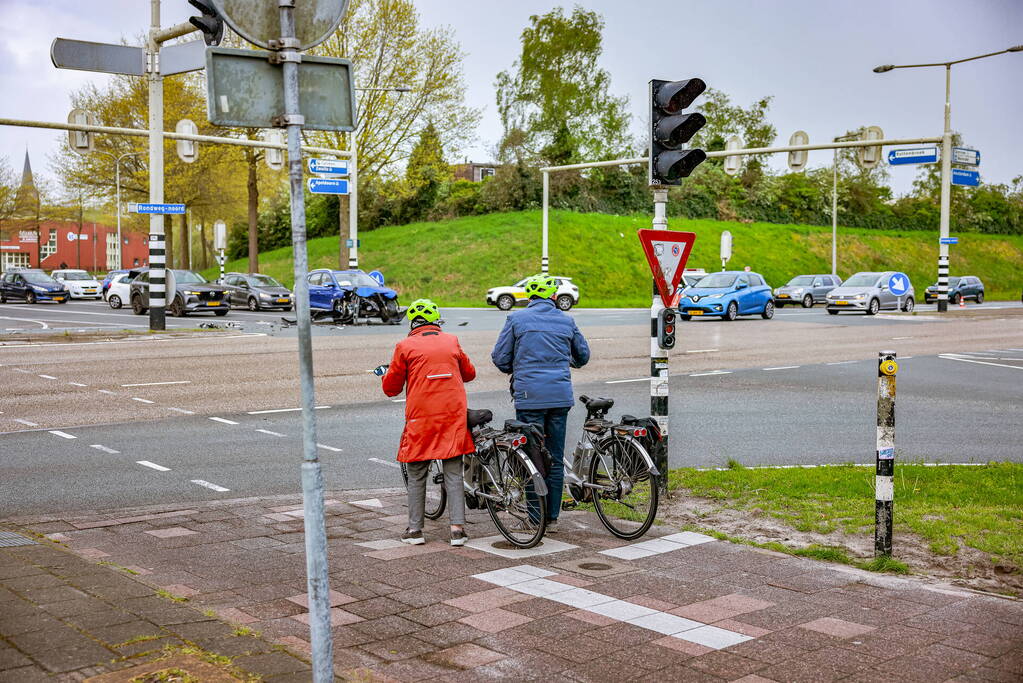 Flinke schade bij botsing op kruispunt