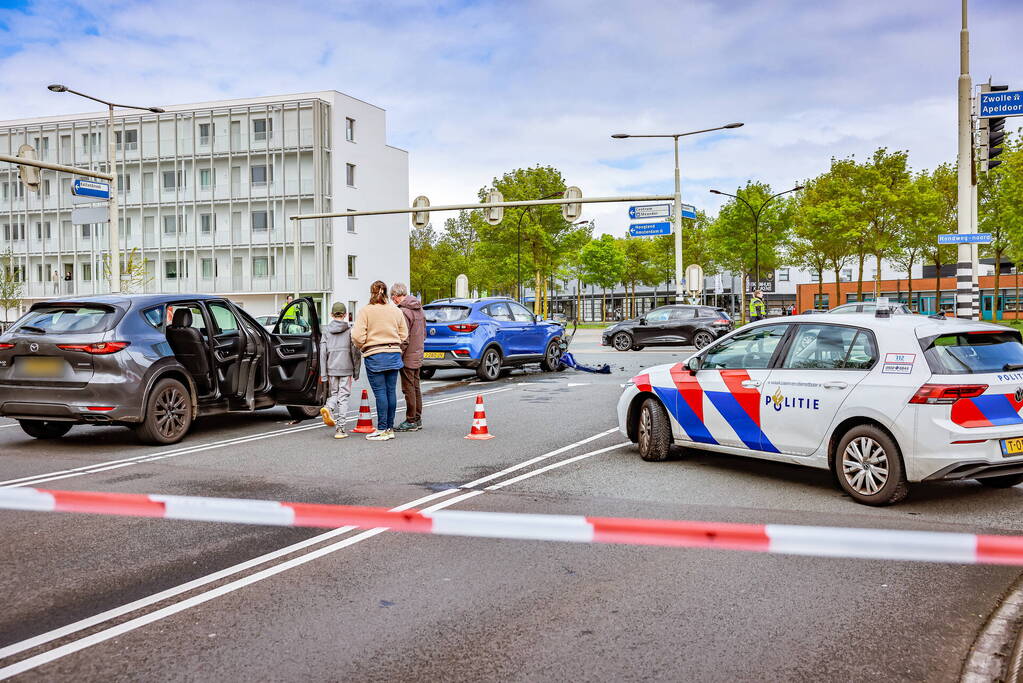 Flinke schade bij botsing op kruispunt