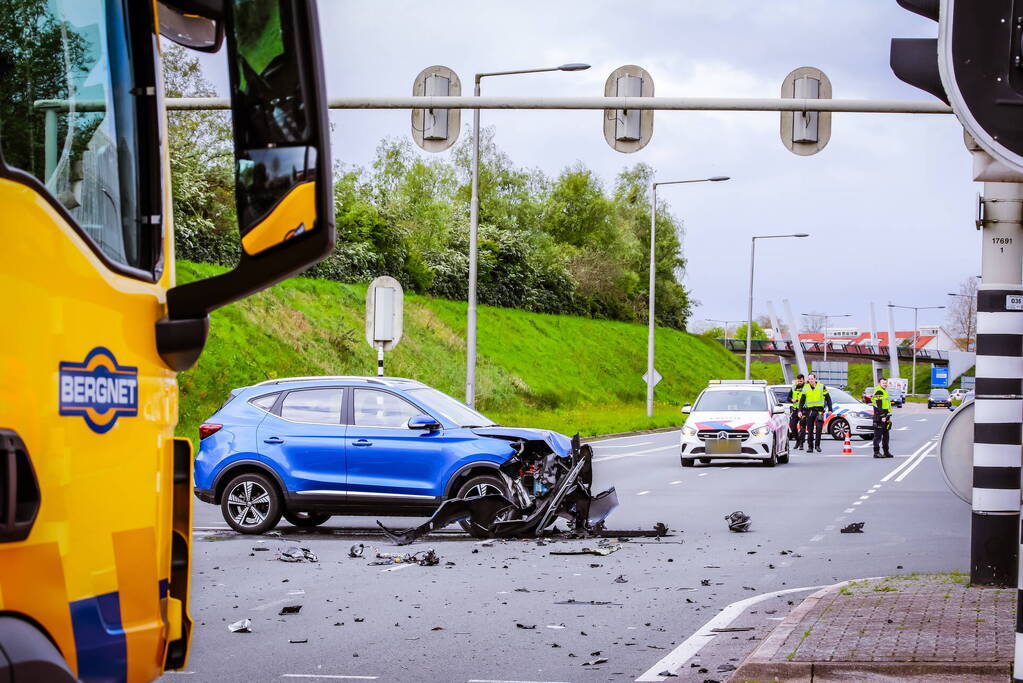 Flinke schade bij botsing op kruispunt