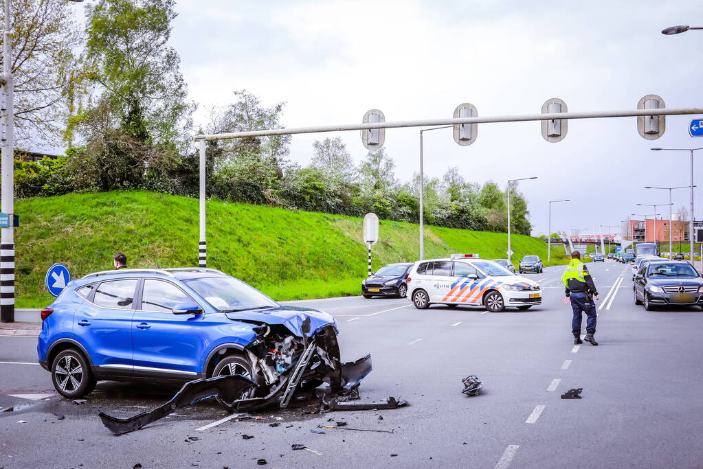 Flinke schade bij botsing op kruispunt