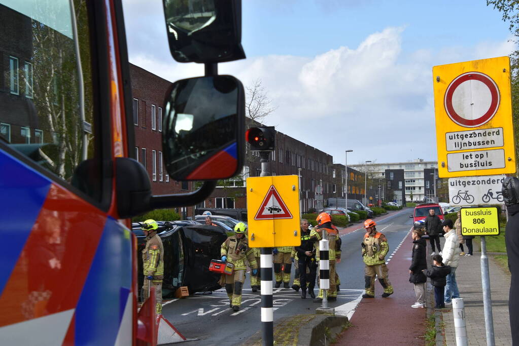 Automobilist gelanceerd na botsing met bussluis