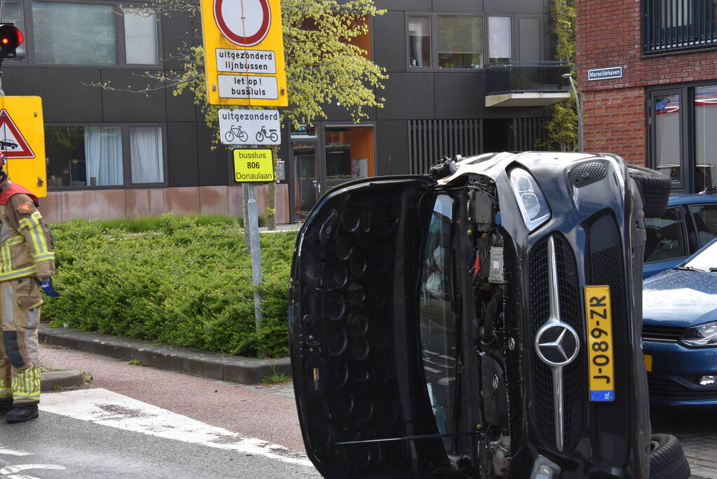 Automobilist gelanceerd na botsing met bussluis