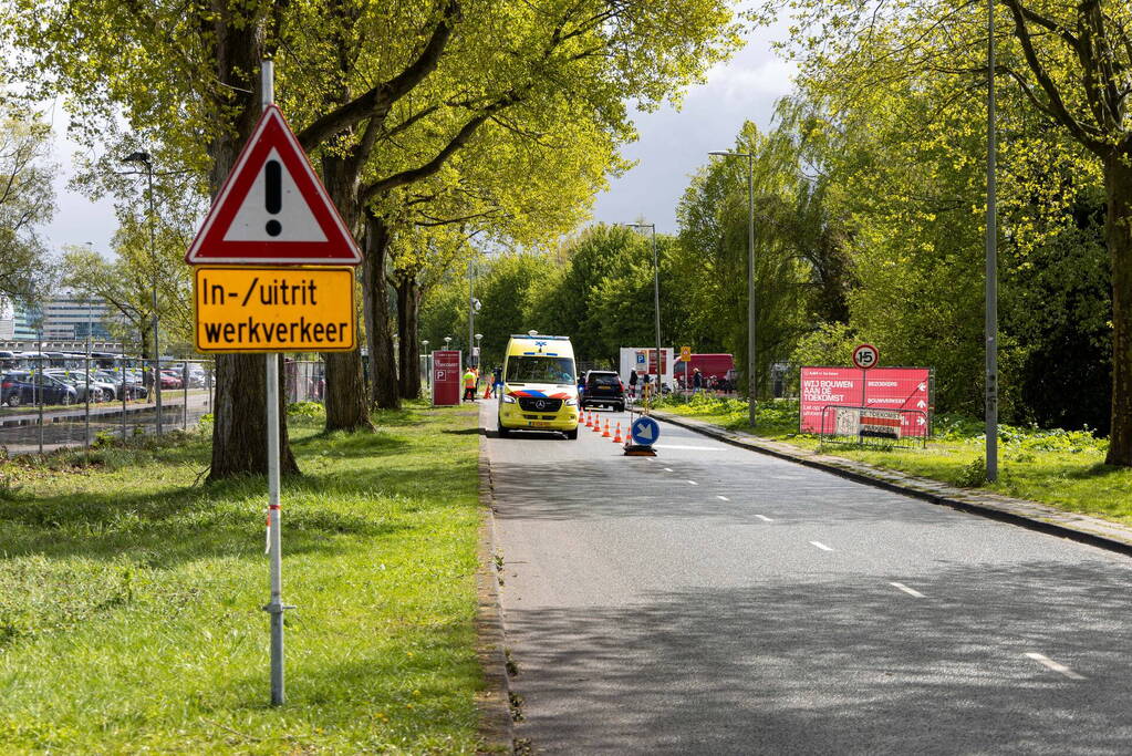 Keepster AZ naar ziekenhuis na harde botsing in wedstrijd met Ajax