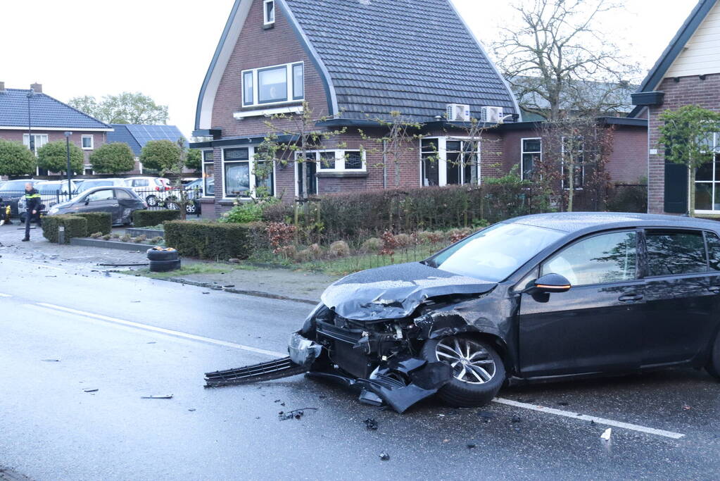 Gewonde na ongeval tussen twee voertuigen