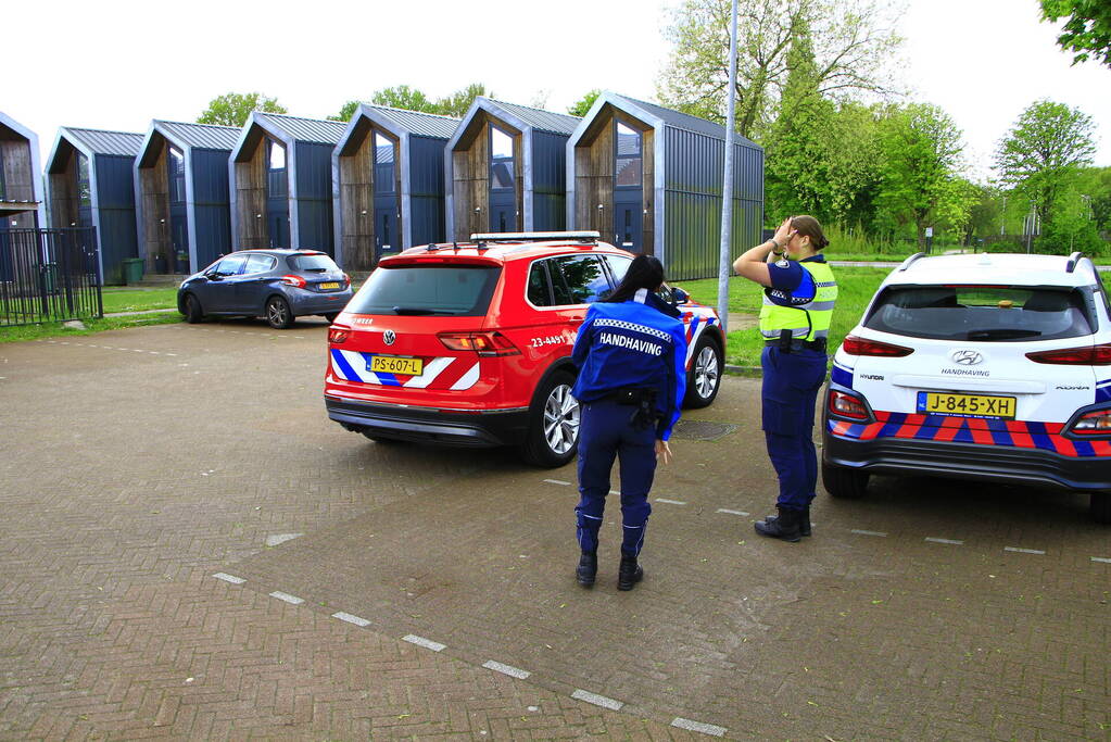 Brandweer verricht metingen in fietsenhok