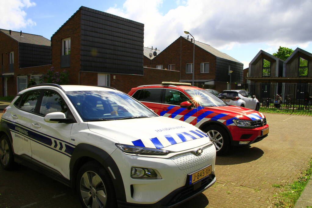 Brandweer verricht metingen in fietsenhok