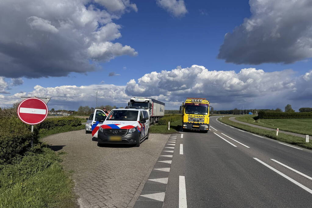 Vrachtwagenchauffeur rijdt automobilist aan