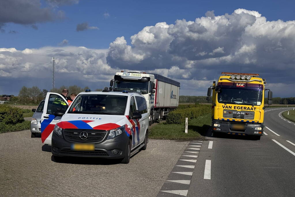 Vrachtwagenchauffeur rijdt automobilist aan