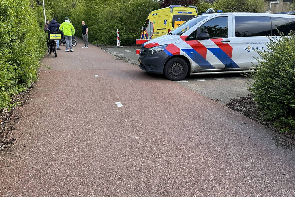 Scooterrijder en fietser met elkaar in botsing