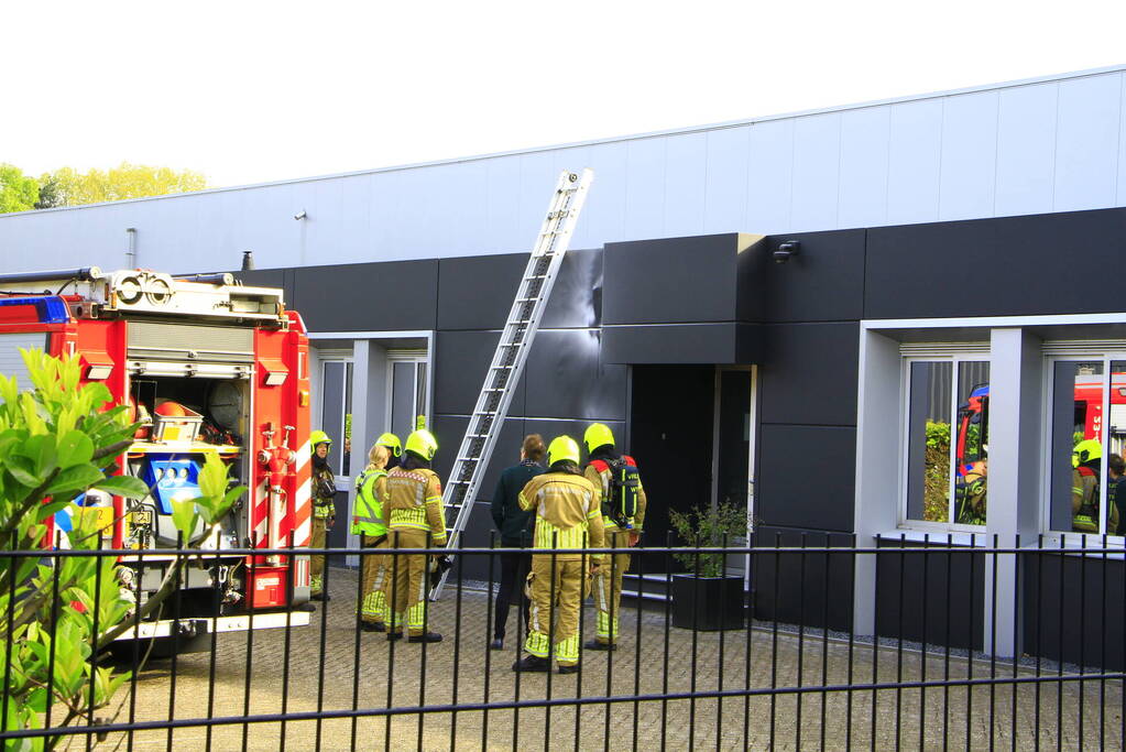 Brandweer ingezet voor brand bij bedrijfspand