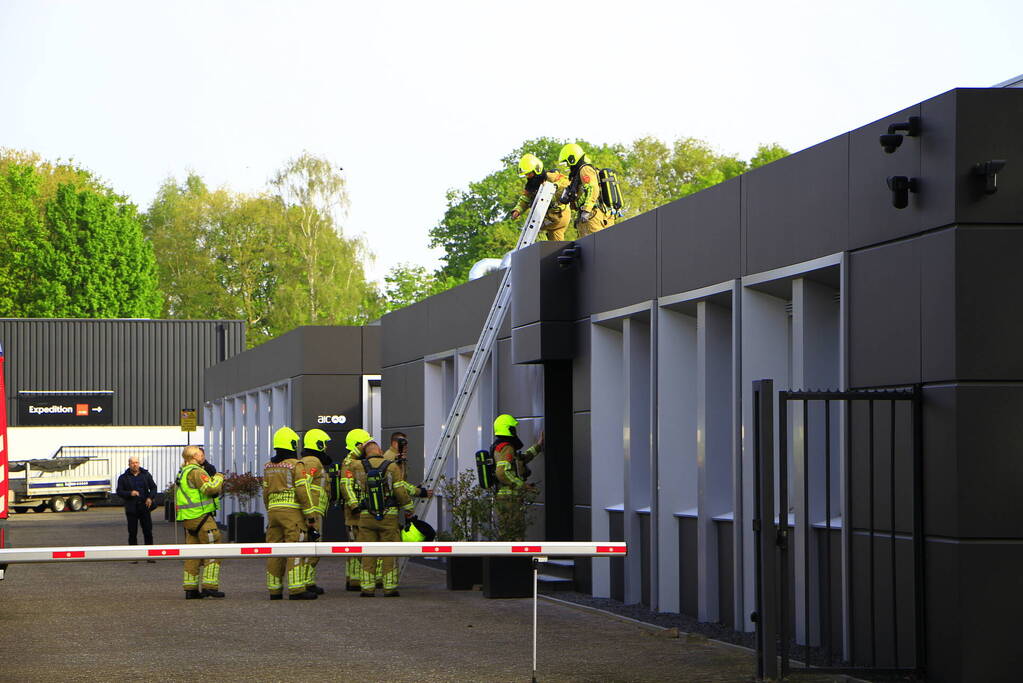 Brandweer ingezet voor brand bij bedrijfspand