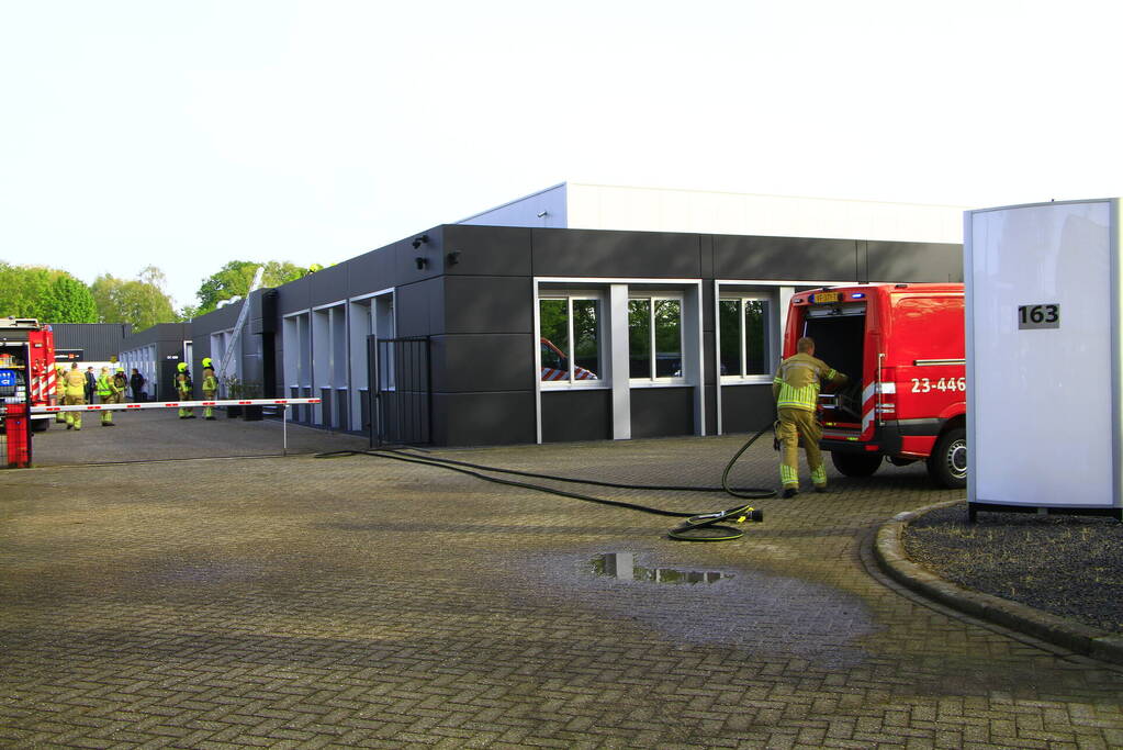 Brandweer ingezet voor brand bij bedrijfspand