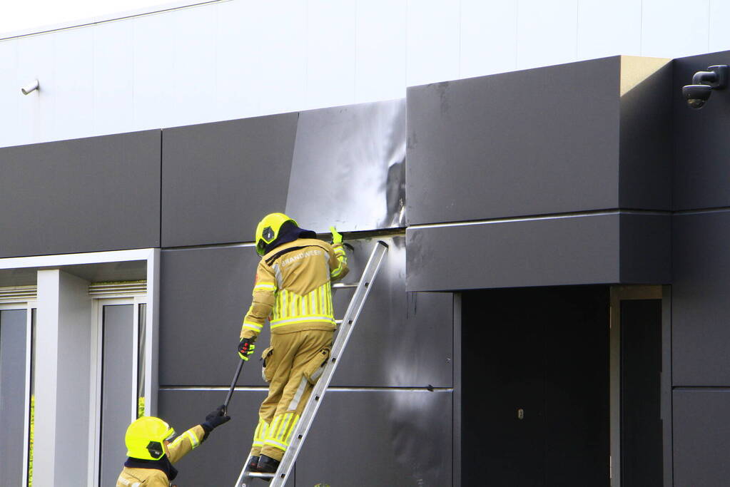 Brandweer ingezet voor brand bij bedrijfspand