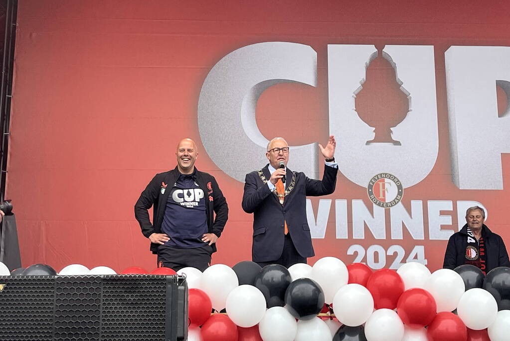 Huldiging plein loopt vol met Feyenoord-fans