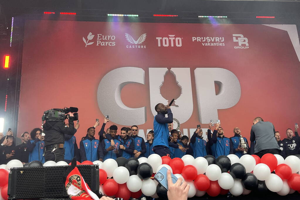 Huldiging plein loopt vol met Feyenoord-fans