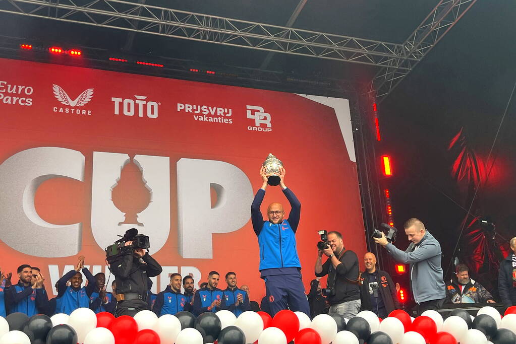 Huldiging plein loopt vol met Feyenoord-fans