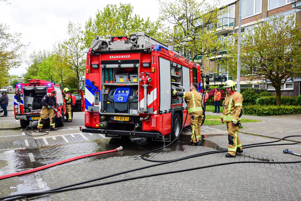 Brand in haag snel onder controle