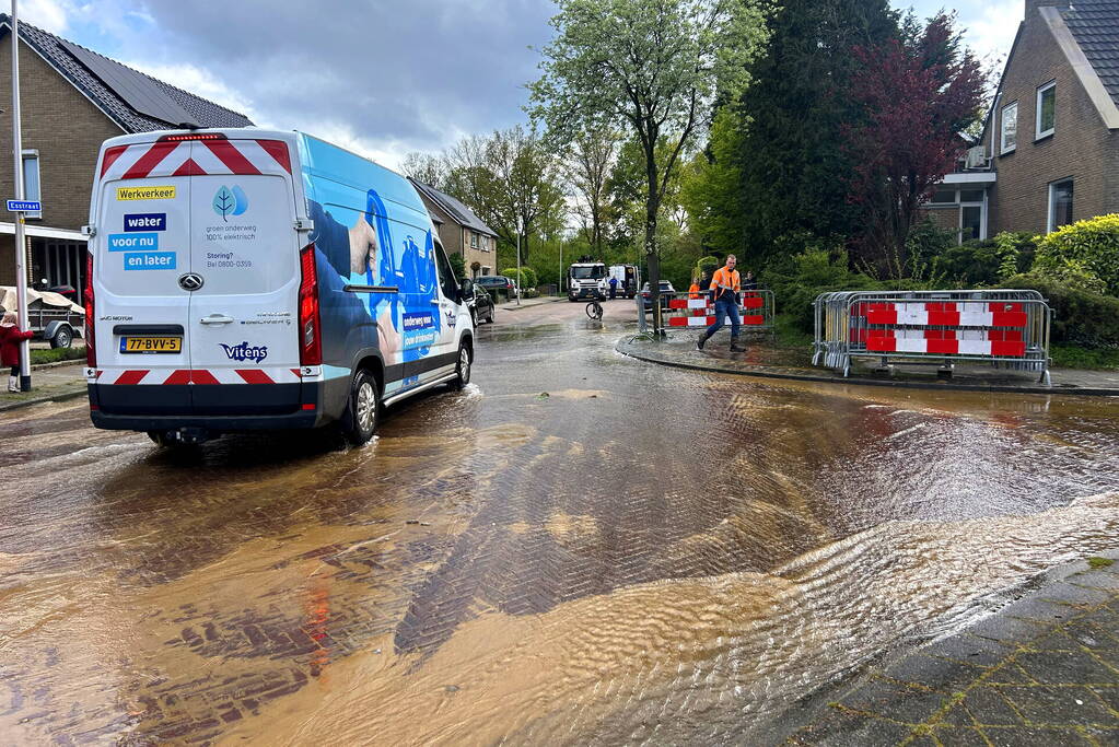 Geknapte waterleiding zet straat blank