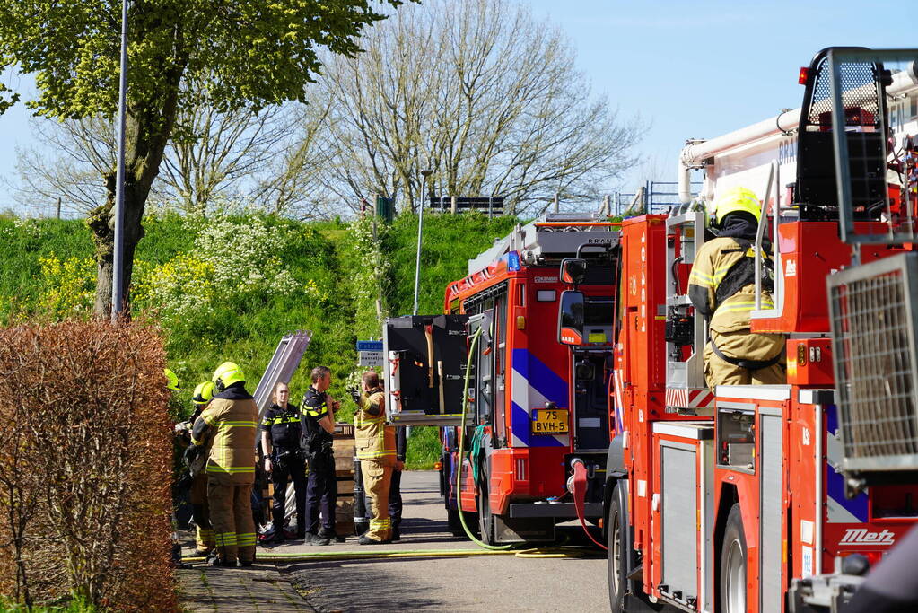 Rieten dak zorgt voor uitslaande brand