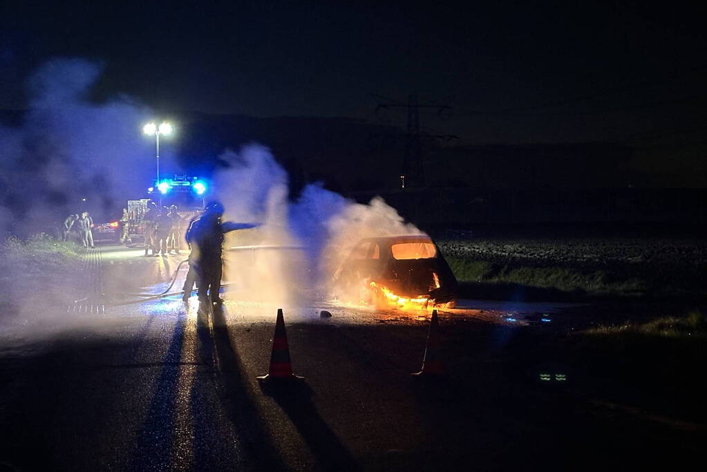 Auto volledig uitgebrand