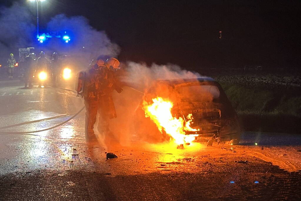 Auto volledig uitgebrand