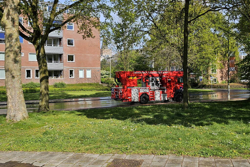 Straat onder water door leidingbreuk