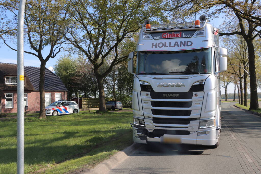 Gewonde na aanrijding tussen auto en vrachtwagen