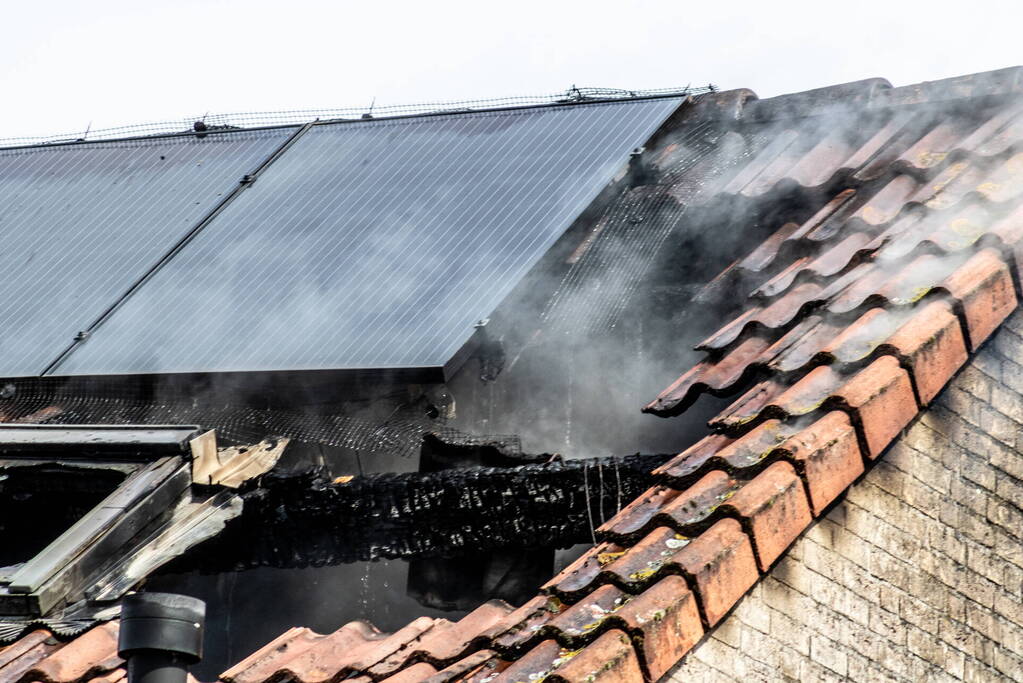 Veel rookontwikkeling bij uitslaande woningbrand