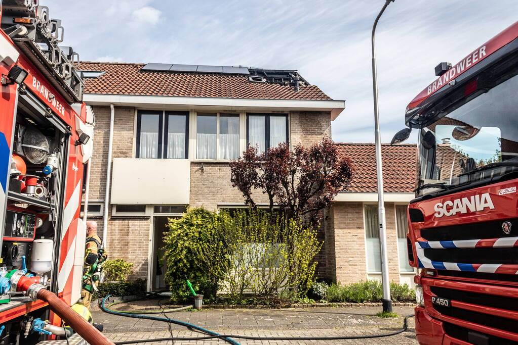 Veel rookontwikkeling bij uitslaande woningbrand