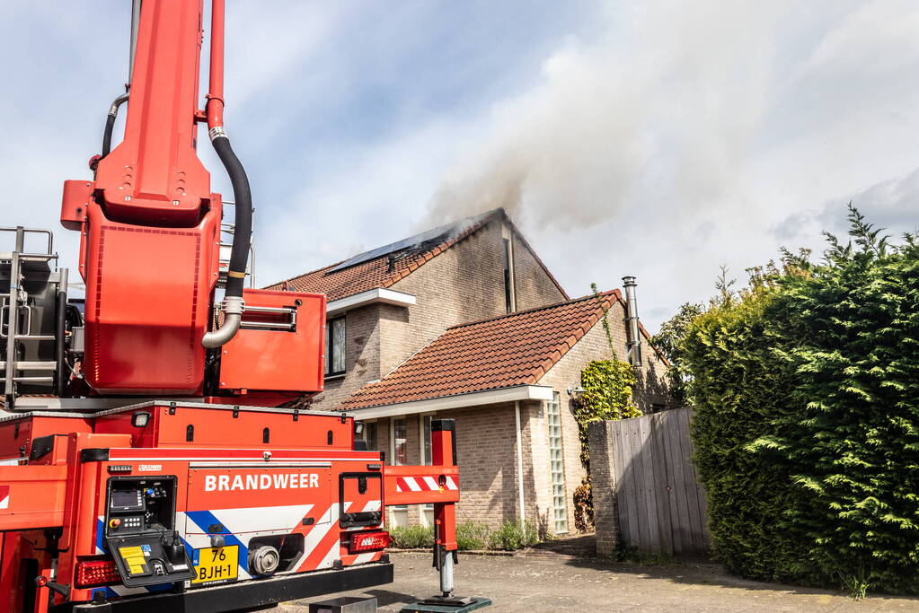 Veel rookontwikkeling bij uitslaande woningbrand