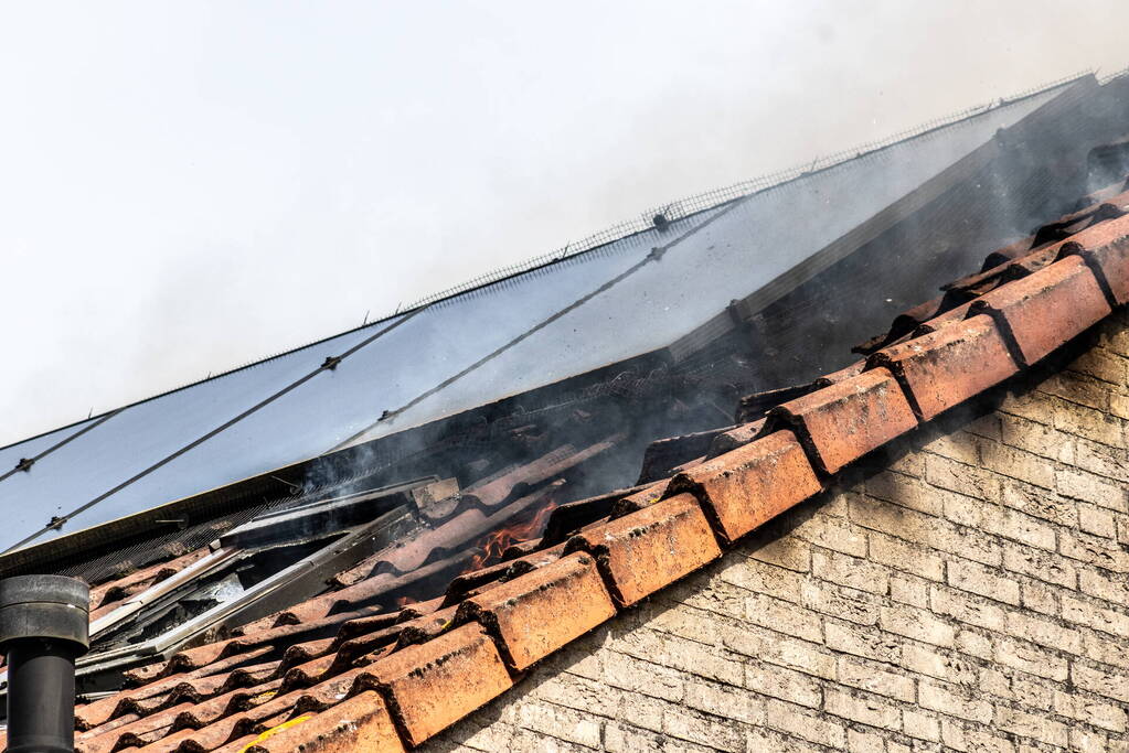 Veel rookontwikkeling bij uitslaande woningbrand