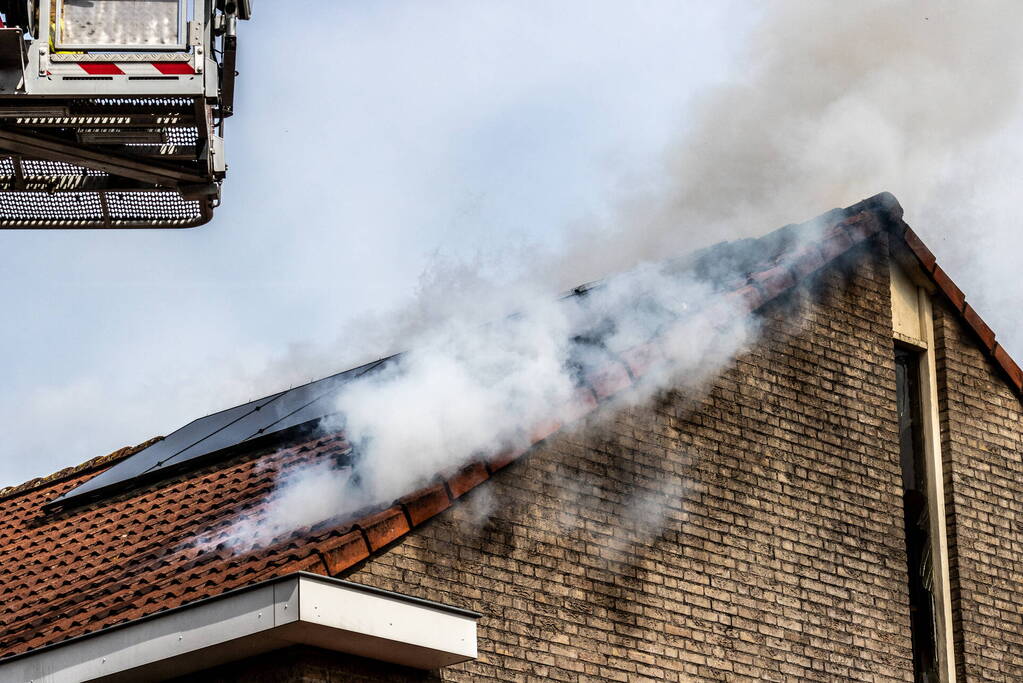 Veel rookontwikkeling bij uitslaande woningbrand