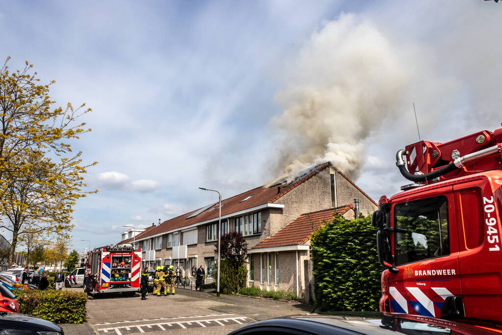 Veel rookontwikkeling bij uitslaande woningbrand