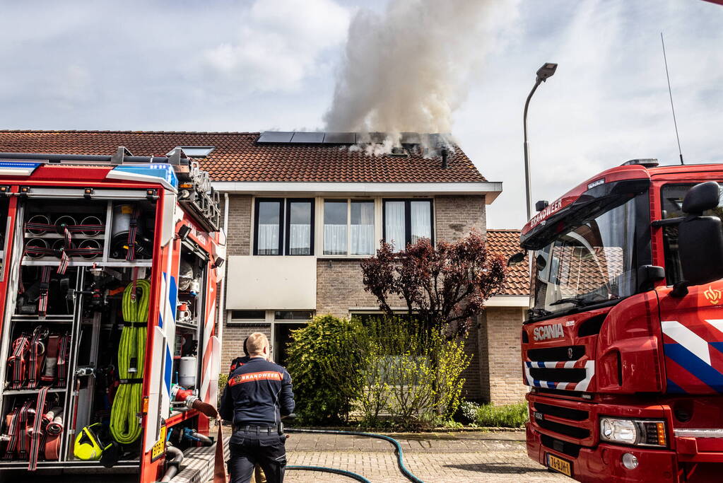 Veel rookontwikkeling bij uitslaande woningbrand