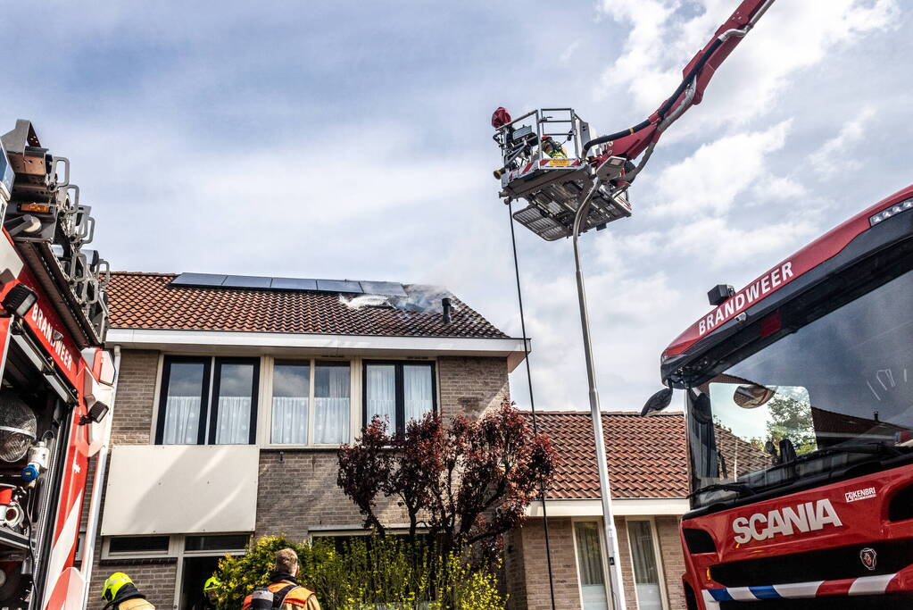 Veel rookontwikkeling bij uitslaande woningbrand