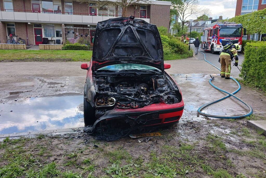 Veel rookontwikkeling bij autobrand