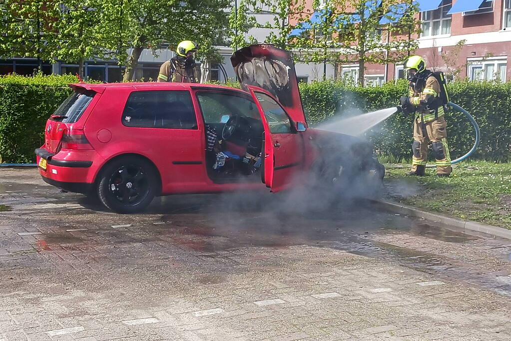 Veel rookontwikkeling bij autobrand