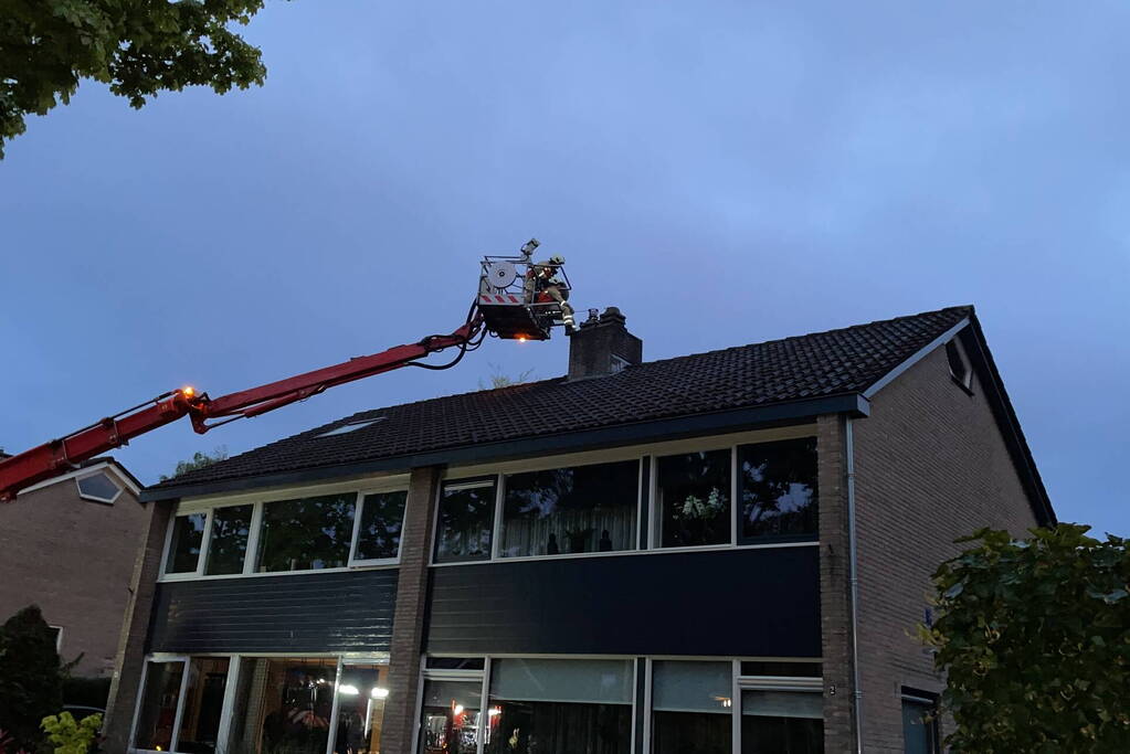 Brand in schoorsteen snel onder controle