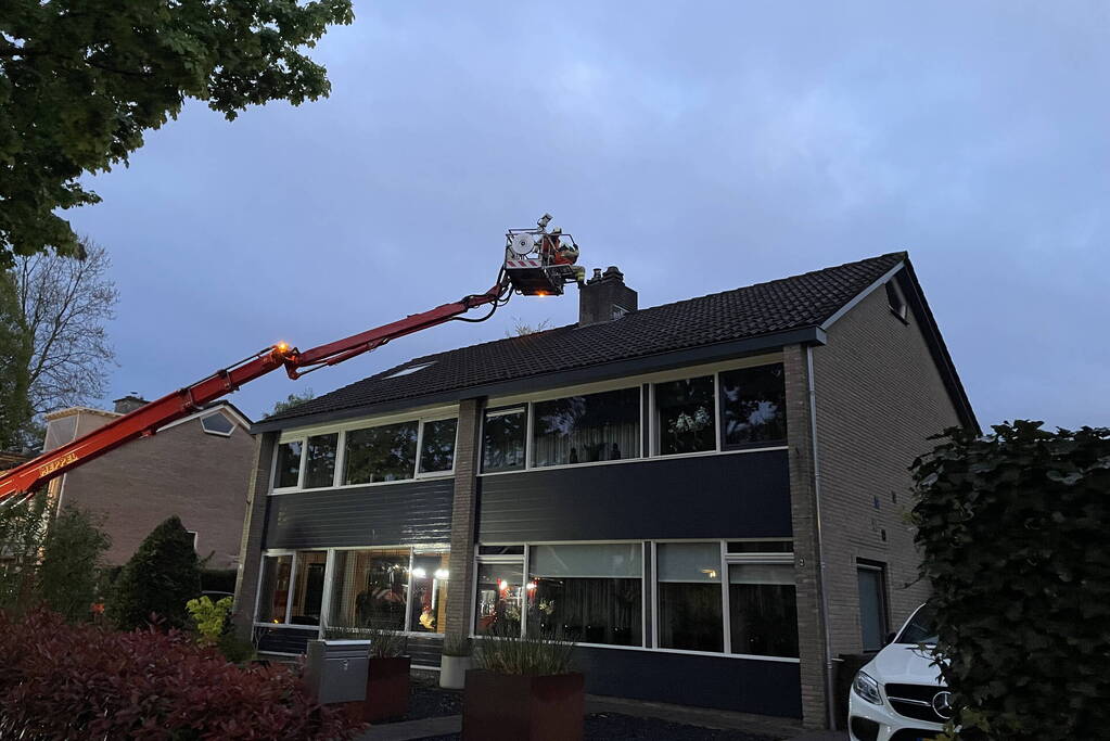 Brand in schoorsteen snel onder controle