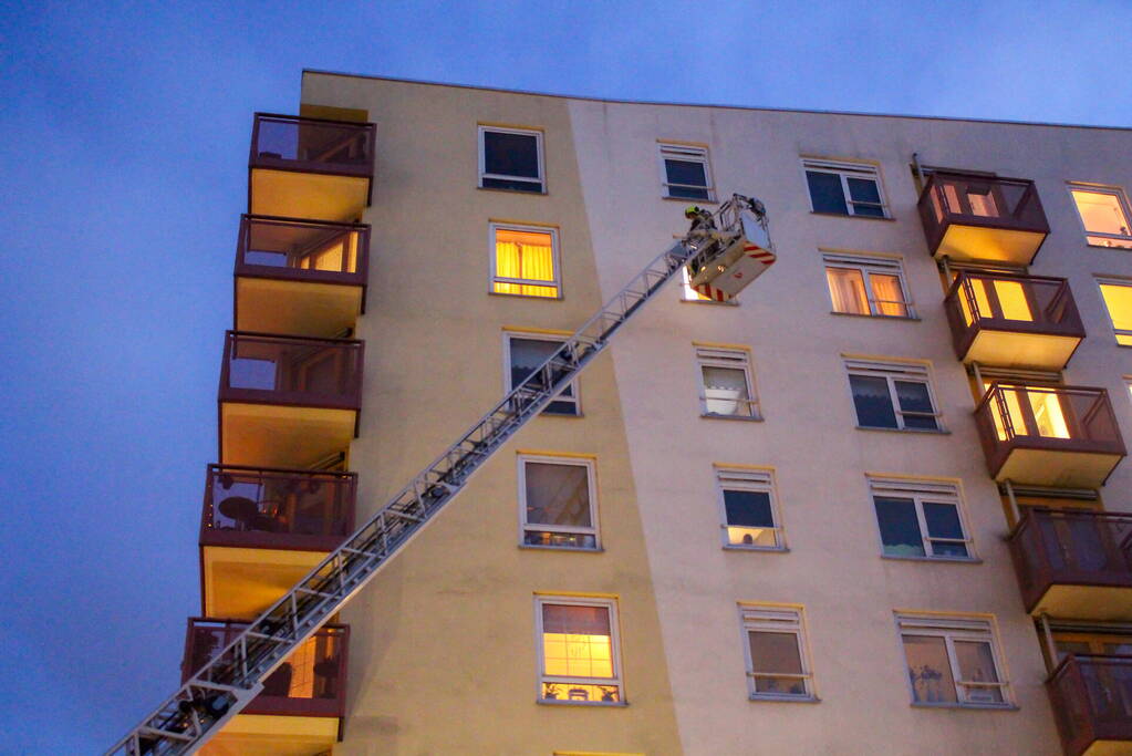 Brandweer zoekt oorzaak van vreemde lucht