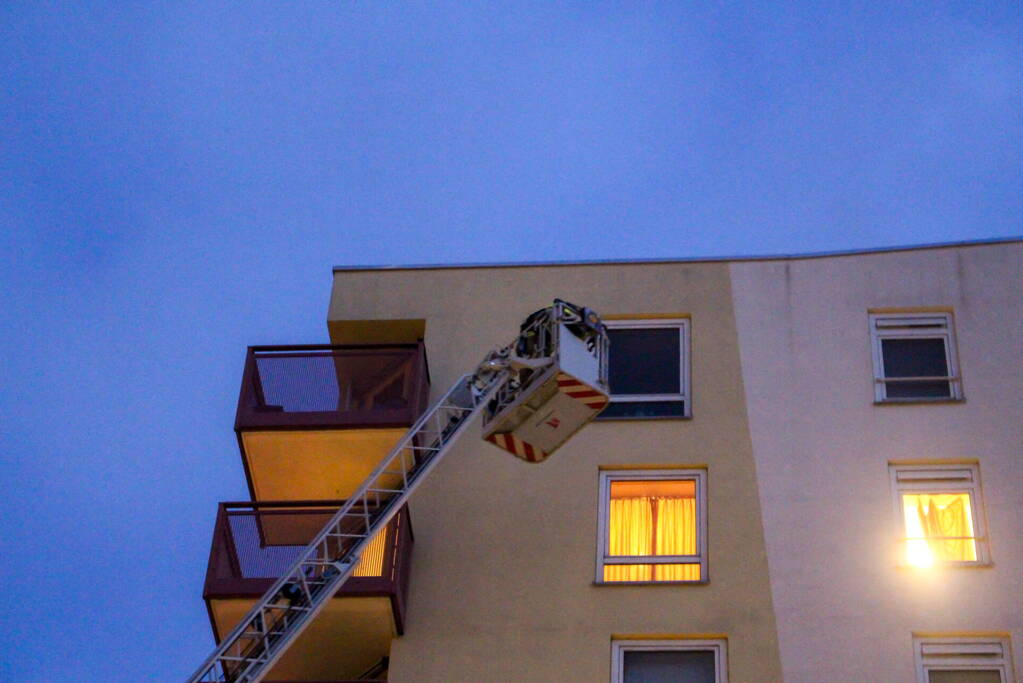 Brandweer zoekt oorzaak van vreemde lucht