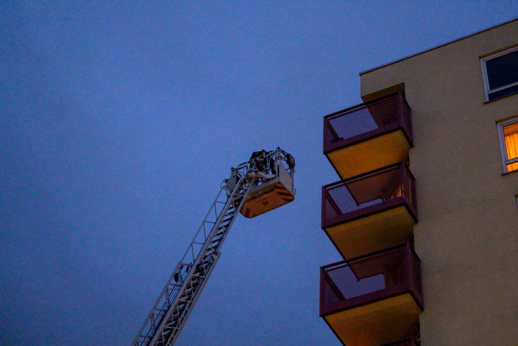 Brandweer zoekt oorzaak van vreemde lucht