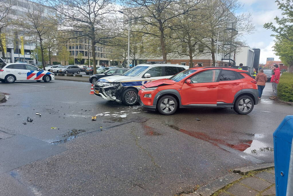 Handhavers betrokken bij auto-ongeluk